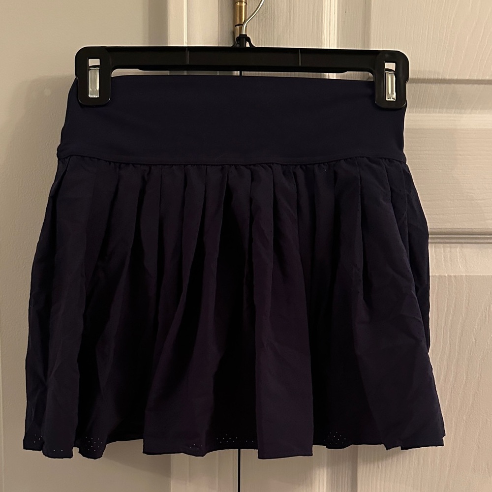 Offline by Aerie Navy Pleated Perforated Mini Athletic Skort- Women’s size XS